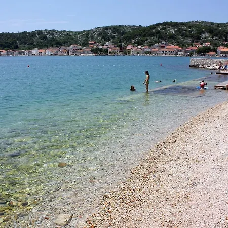 With A Swimming Pool Tisno, Murter - 3219 Gostinjska kuća