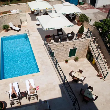 With A Swimming Pool Tisno, Murter - 3219 Gostinjska kuća