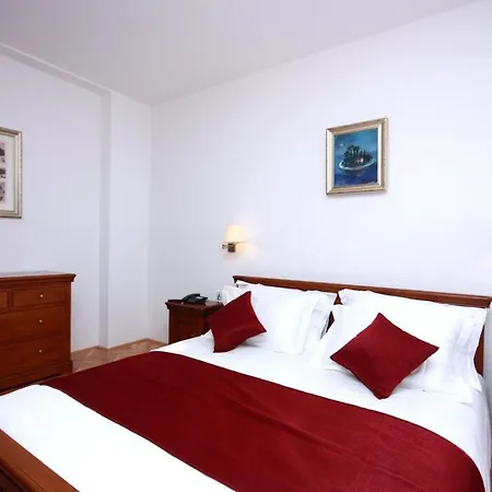 With A Swimming Pool Tisno, Murter - 3219 Gostinjska kuća Tisno