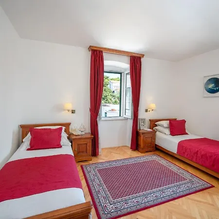 With A Swimming Pool Tisno, Murter - 3219 Gostinjska kuća Tisno