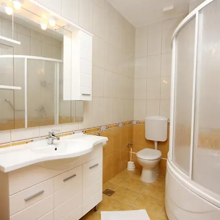 With A Swimming Pool Tisno, Murter - 3219 Gostinjska kuća Tisno