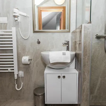 Gostinjska kuća With A Swimming Pool Tisno, Murter - 3219 Tisno