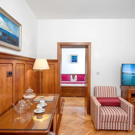 Gostinjska kuća With A Swimming Pool Tisno, Murter - 3219 Tisno