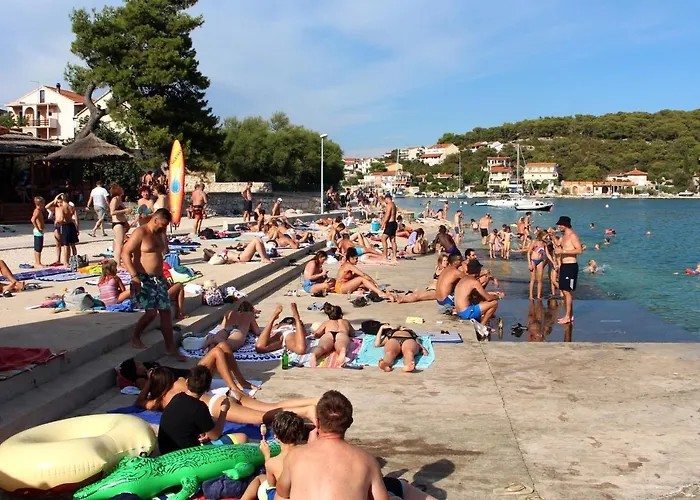 With A Swimming Pool Tisno, Murter - 3219 Гостевой дом Тисно